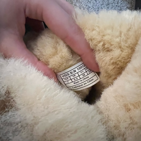 UGG Boots - Picture 5 of 6